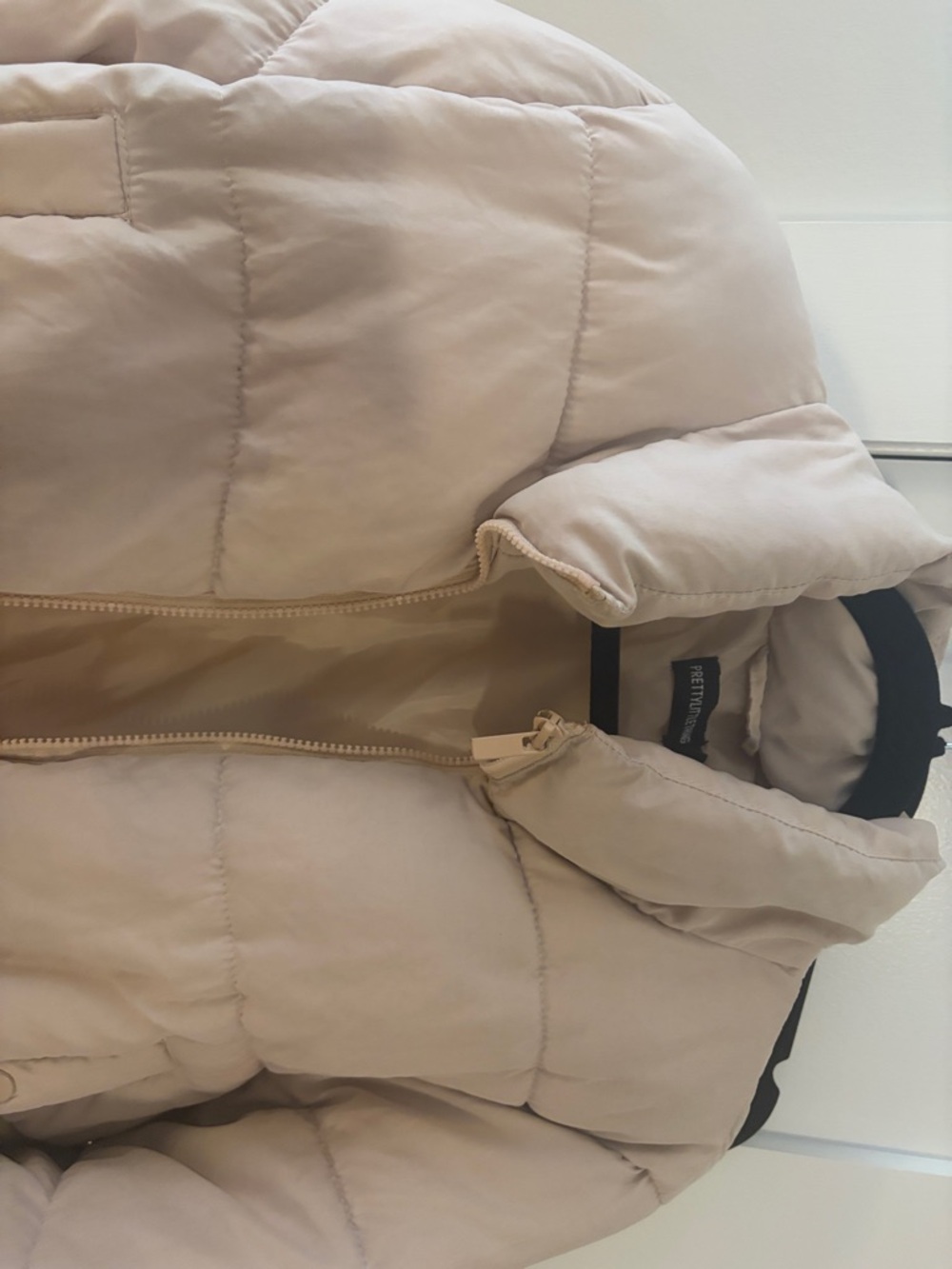 PrettyLittleThing Pale Pink Cropped Puffer Jacket - Picture 4 of 5